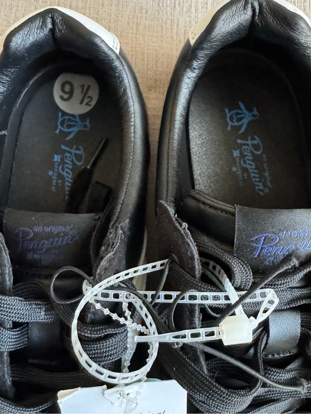 Original Penguin Men's Black Court Sneakers NWT Size 9.5 - Picture 3 of 6